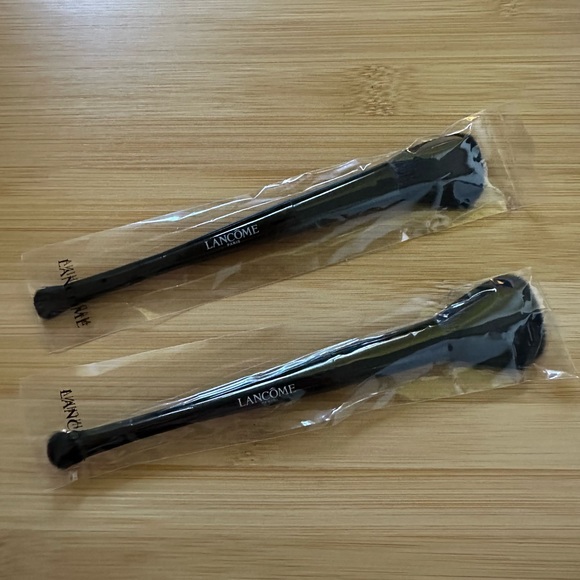 2/$20 • Lancôme Set of 2 Dual Ended Brushes - Picture 2 of 9